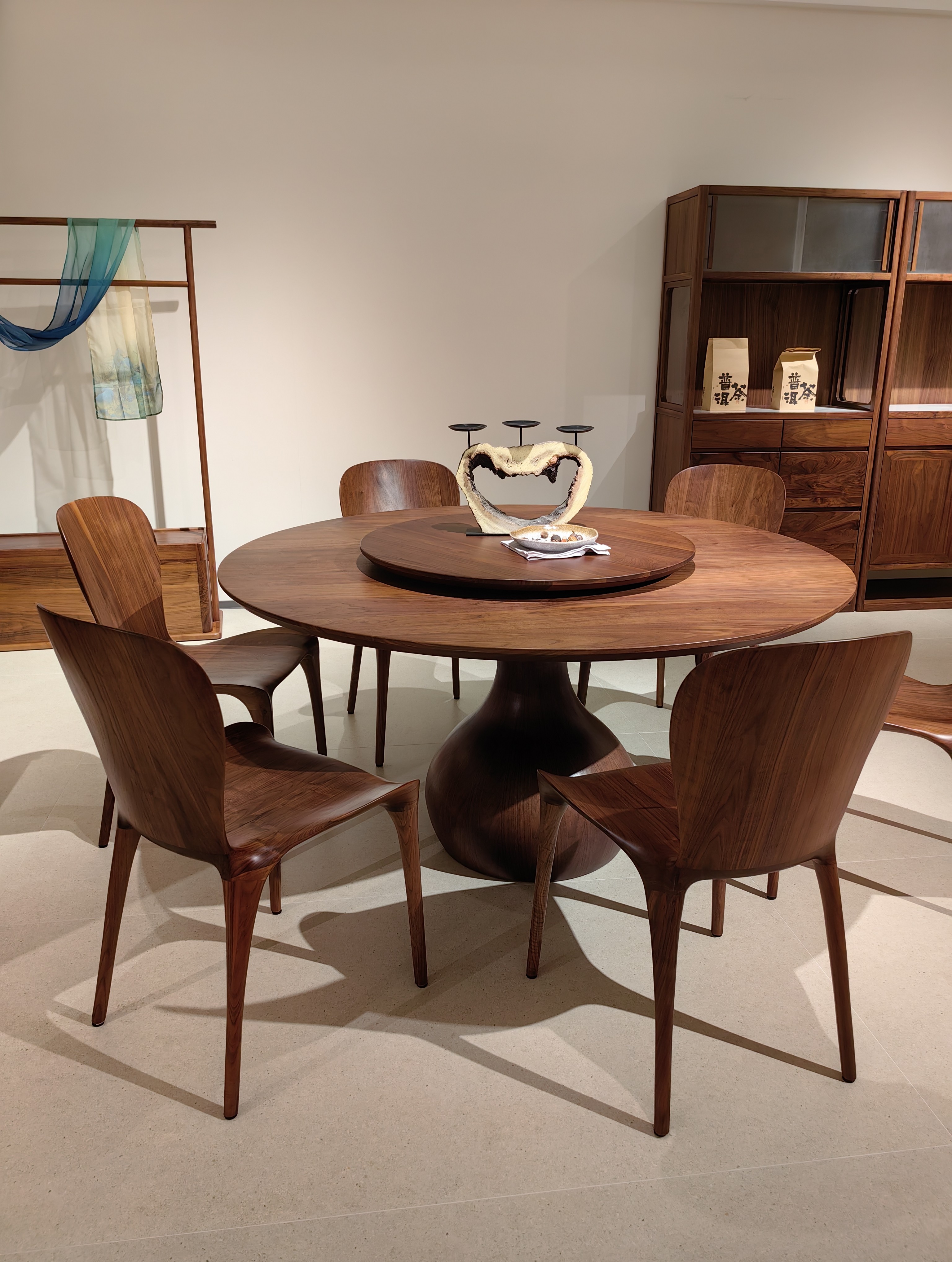 Round Dining Table 8310, product view